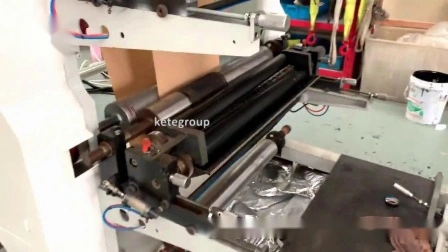 Compras en línea Máquina para fabricar bolsas de papel de compras con fondo cuadrado marrón Kraft completamente automática con impresión en línea Sos Bag